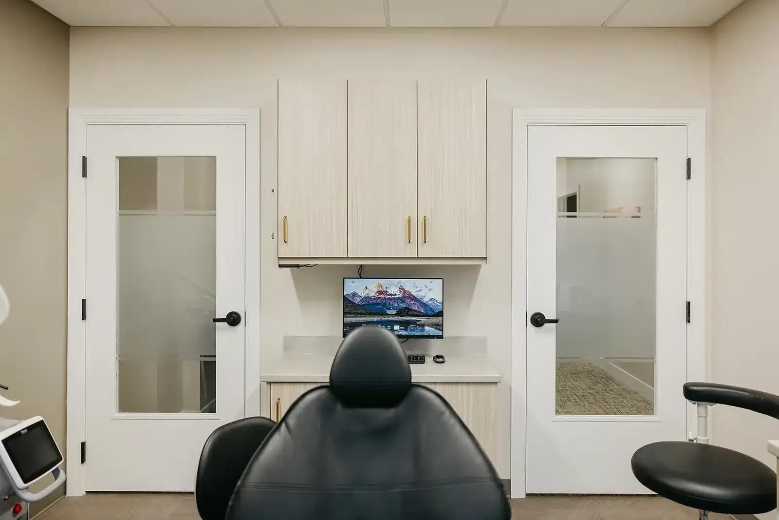 Treatment room at Advanced Dentistry and Aesthetics